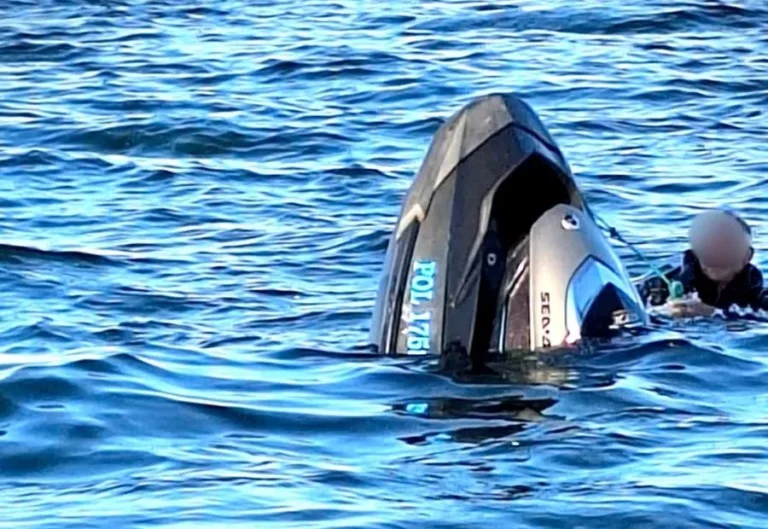 Małżeństwo tonęło na Zatoce Puckiej. Zepsuł się im skuter wodny (FOTO: KMP Gdańsk)