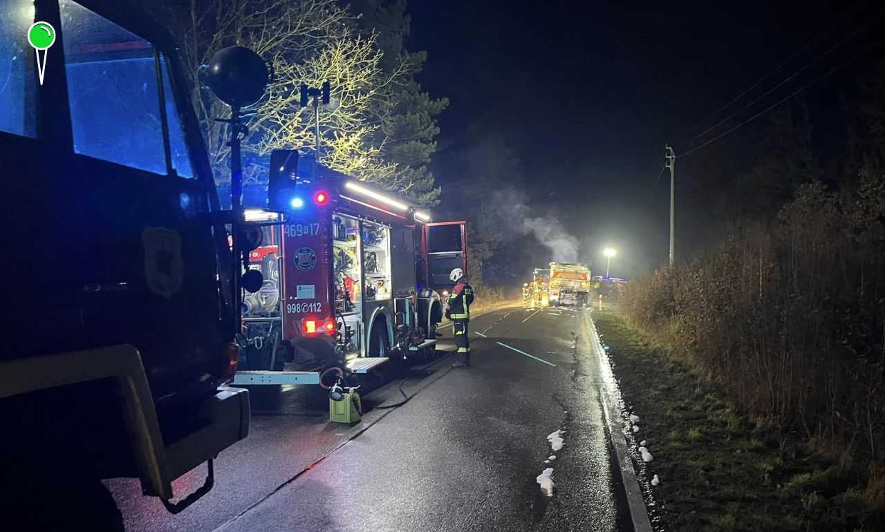 Nocny pożar ciężarówki z marchwią na Powiślu