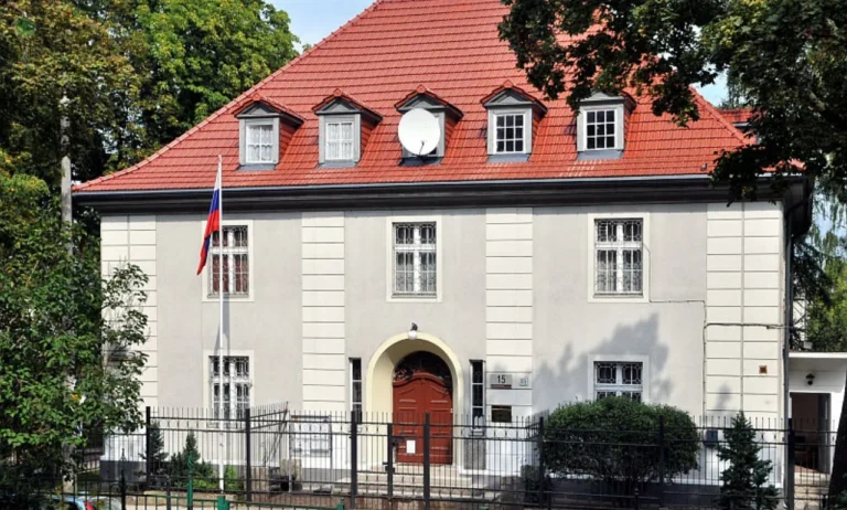 Moskwa gra Dulkiewicz na nosie. Rosjanie nie oddadzą konsulatu (FOTO: Wikipedia)