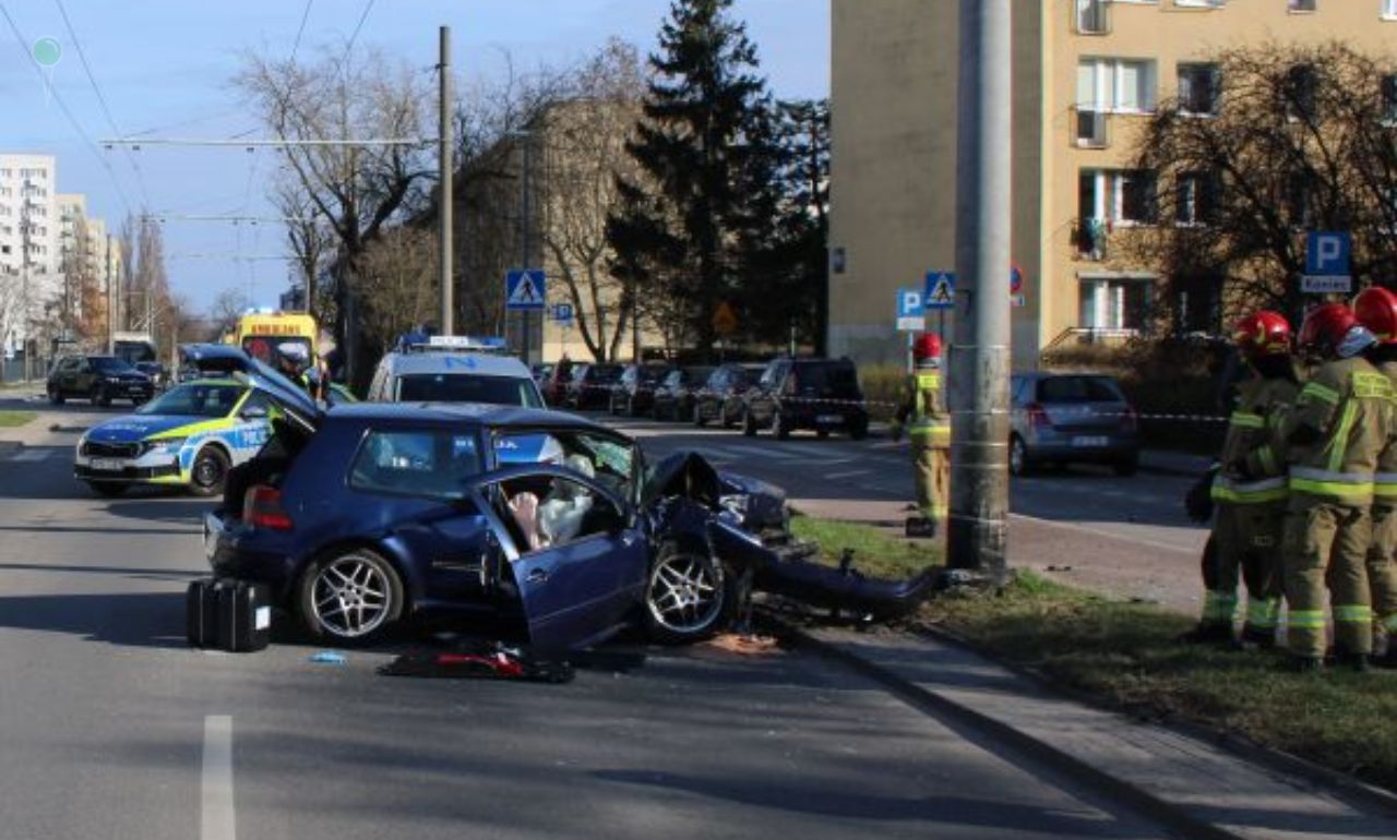 Ukrainiec z trzema zakazami. Pijany rozbił auto w Gdyni Chyloni