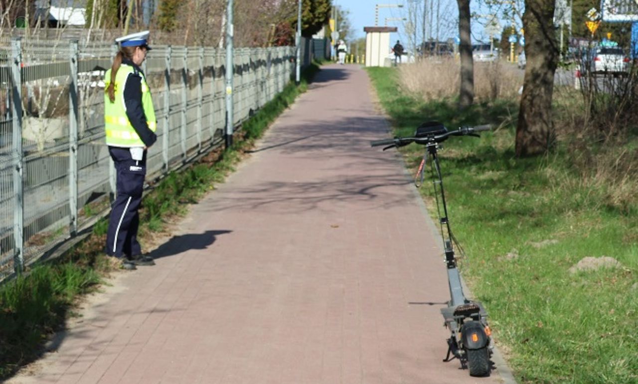 Wypadek na hulajnodze w Bąkowie. 13-latka trafiła do szpitala