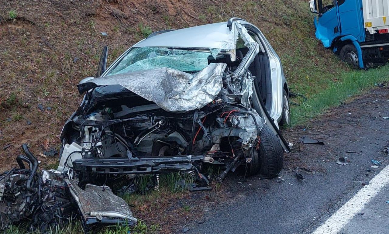 Wypadek w Węgorzynku pod Miastkiem. Kierowca osobówki w szpitalu