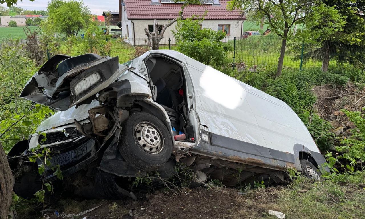Wypadek w Bukowie pod Sztumem. Nie żyje kierowca busa