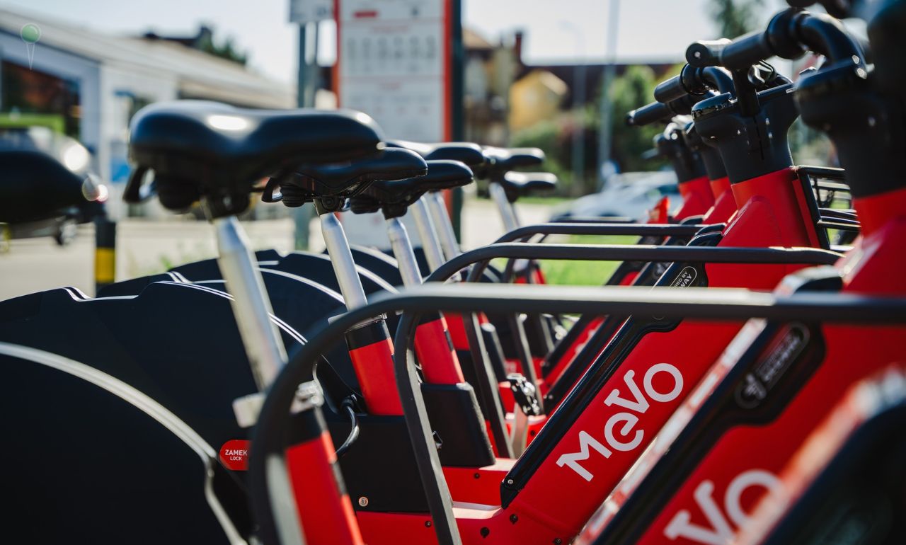 GPS w rowerach wariuje przez Rosję? MEVO: zwracamy pieniądze