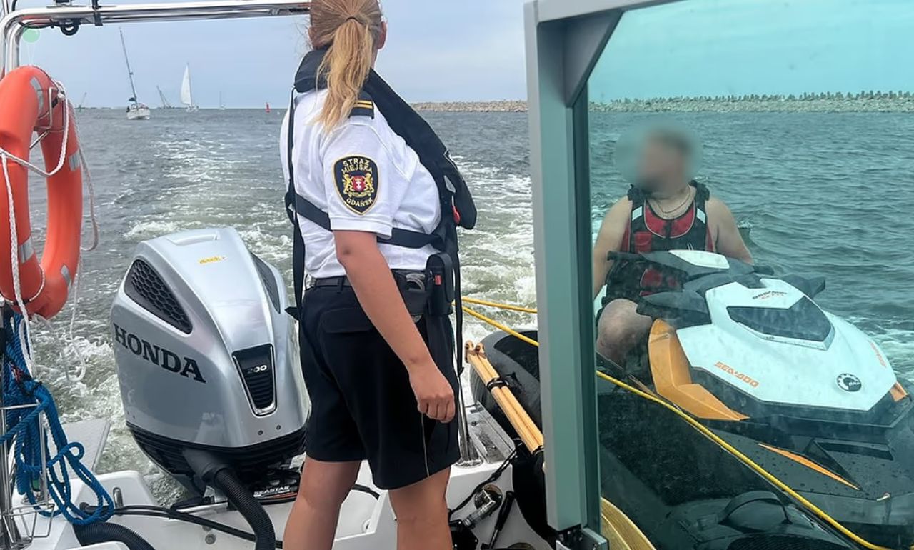 Skuter uderzył w falochron. Trzy osoby zostały ranne