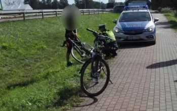 Rowerowa kraksa pod Gdańskiem. Kobieta trafiła do szpitala (FOTO: KPP Pruszcz Gdański)