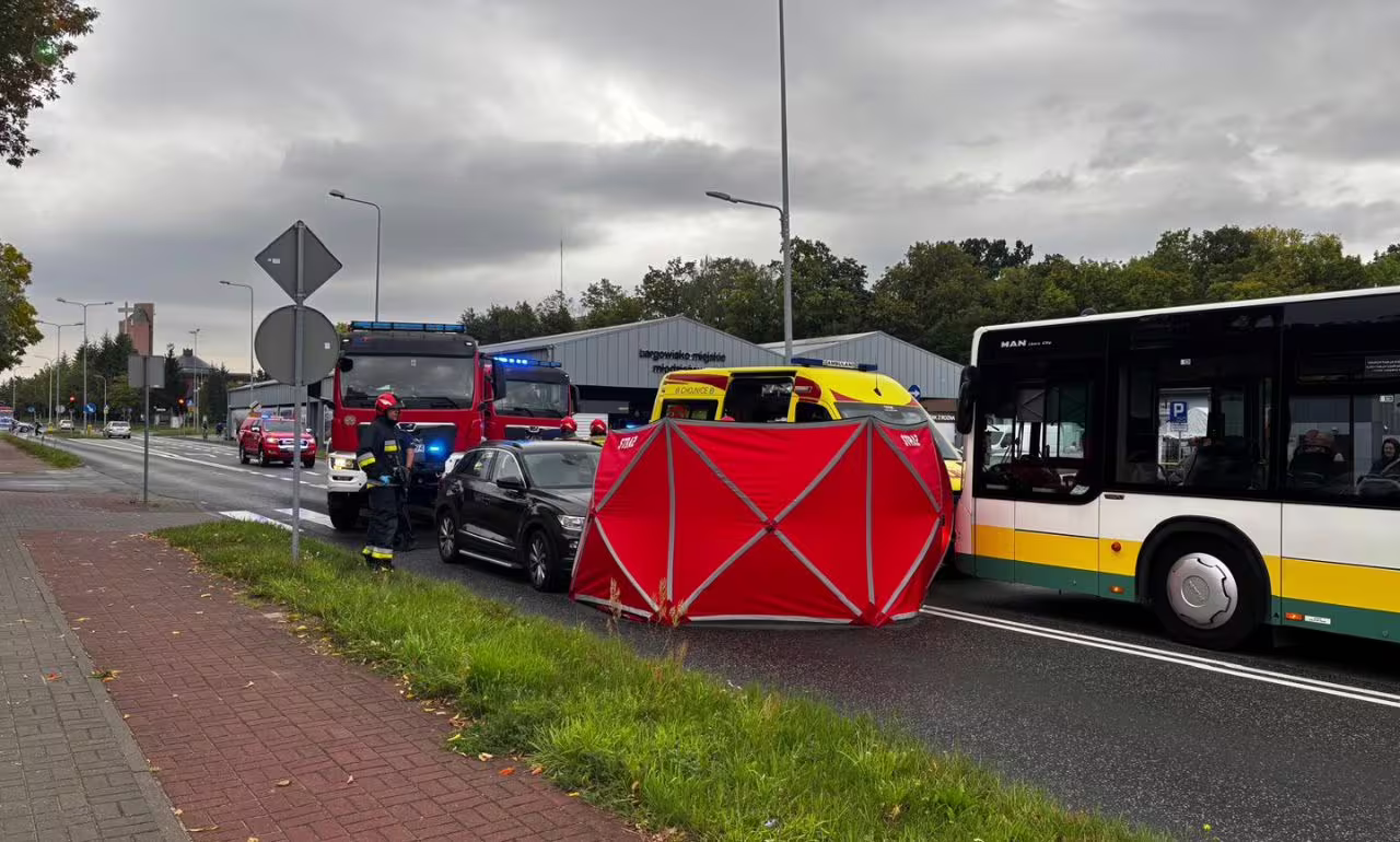 Tragiczny wypadek w Chojnicach. Nie żyje piesza (FOTO: KW PSP Gdańsk)
