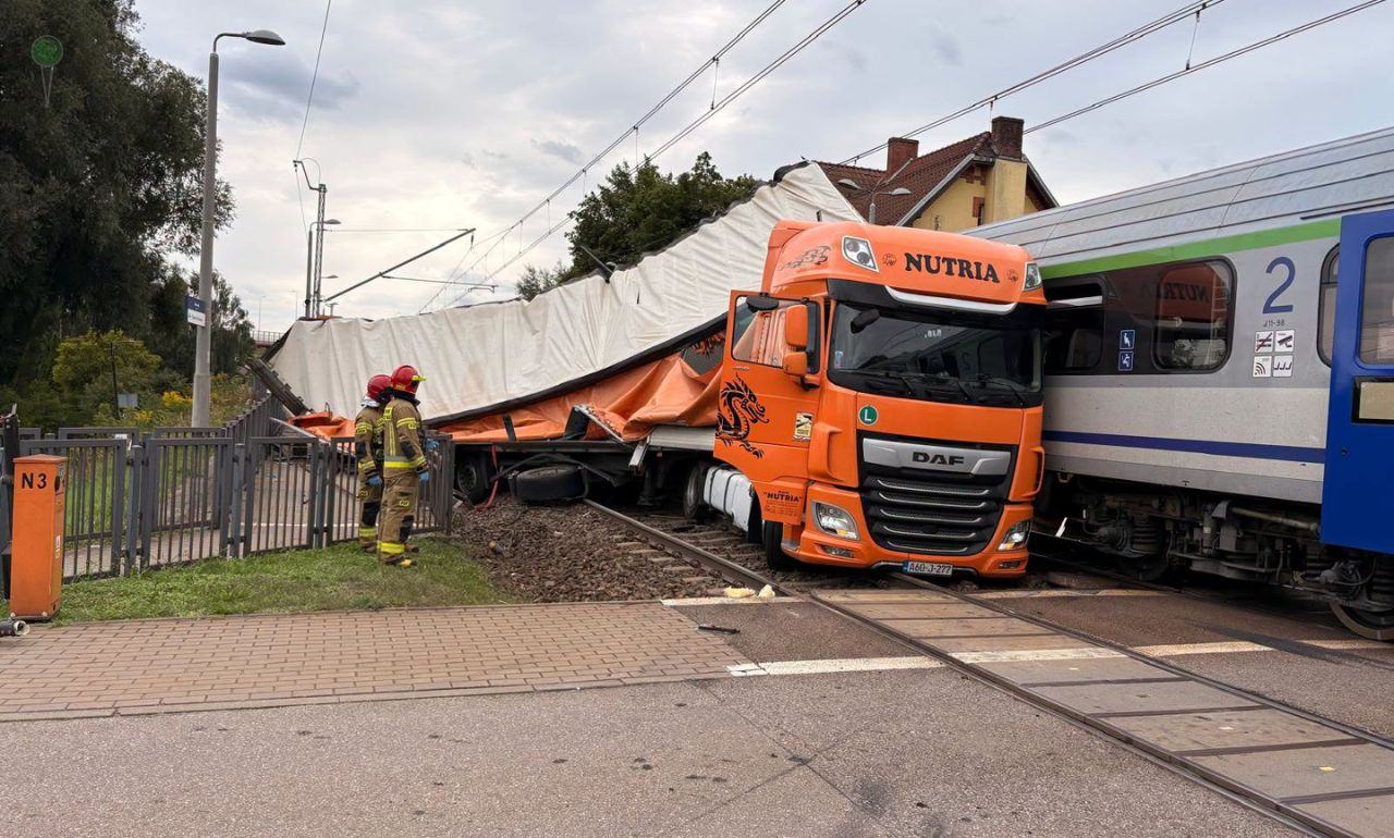 TIR na przejeździe mimo znaku 3,5 t? Nowe ustalenia po wypadku w Gdańsku-Lipcach