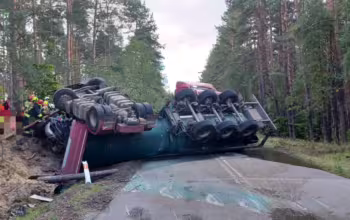 Tragiczny wypadek w Rudnikach. Dwie osoby nie żyją (FOTO: KW PSP Gdańsk)