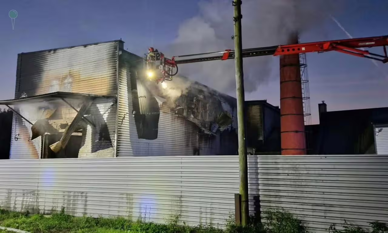 Pożar hali w Łęczycach. Pracowało 18 zastępów straży (FOTO: KWPSP Gdańsk)
