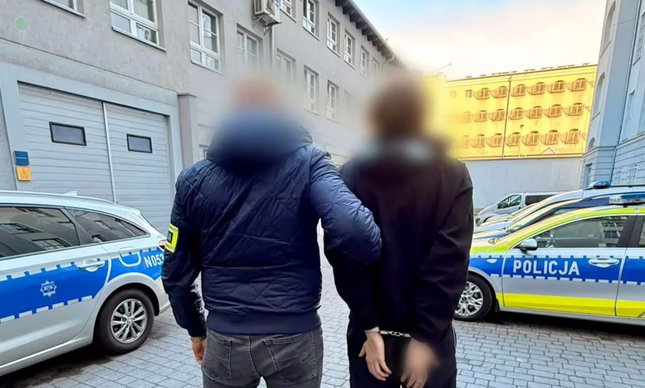 Narkotyki w saszetce i mieszkaniu. 19-latek zatrzymany w galerii handlowej (FOTO: KMP Gdańsk)