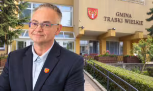 Wicewójt Trąbek Wielkich przed referendum o zaufaniu mieszkańców i pracy urzędu (FOTO: wbijamszpile.pl/Gmina Trąbki Wielkie/FB)