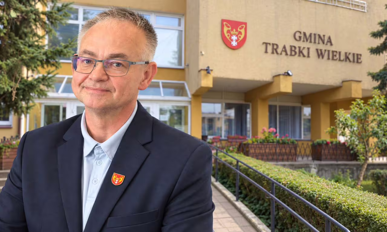 Wicewójt Trąbek Wielkich przed referendum o zaufaniu mieszkańców i pracy urzędu (FOTO: wbijamszpile.pl/Gmina Trąbki Wielkie/FB)