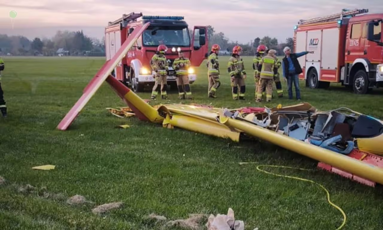 Wypadek szybowca w Pruszczu Gdańskim. Pilot nie żyje (FOTO: KWPSP Gdańsk)