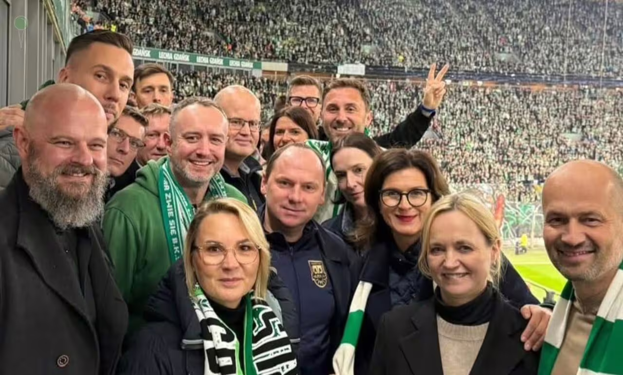 Metropolia jeszcze nie ruszyła, a już są w strefie VIP na Lechii z minister zdrowia (FOTO: Łukasz Bejm/FB)