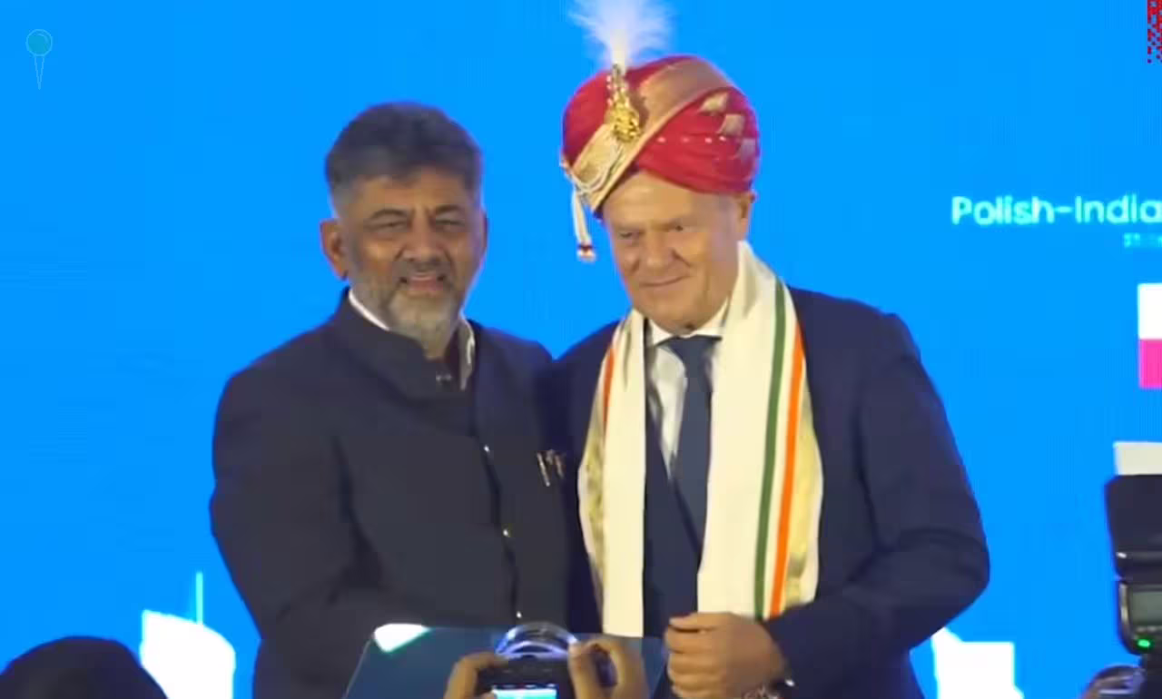 Tusk w turbanie. Słońce Peru awansuje na maharadżę (FOTO: PTI_News/X)