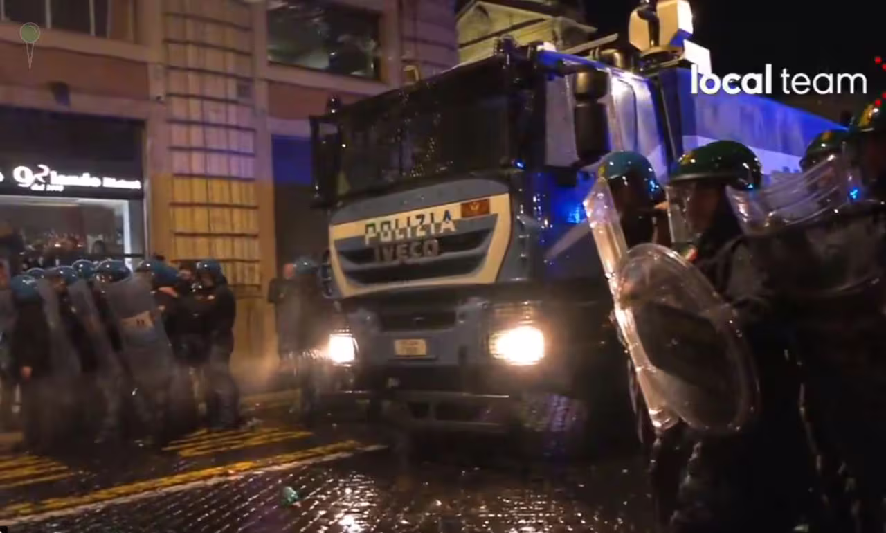 Protesty we Włoszech. 380 zatrzymanych i starcia z policją pod Koloseum (FOTO: Local Team/X)