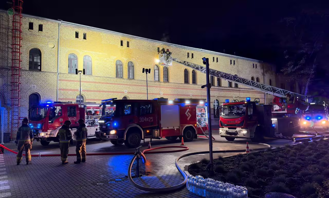Pożar w Gdańskich Wodociągach. Spółka odpowiada, ale pomija szczegóły remontu (FOTO: KWPSP Gdańsk)