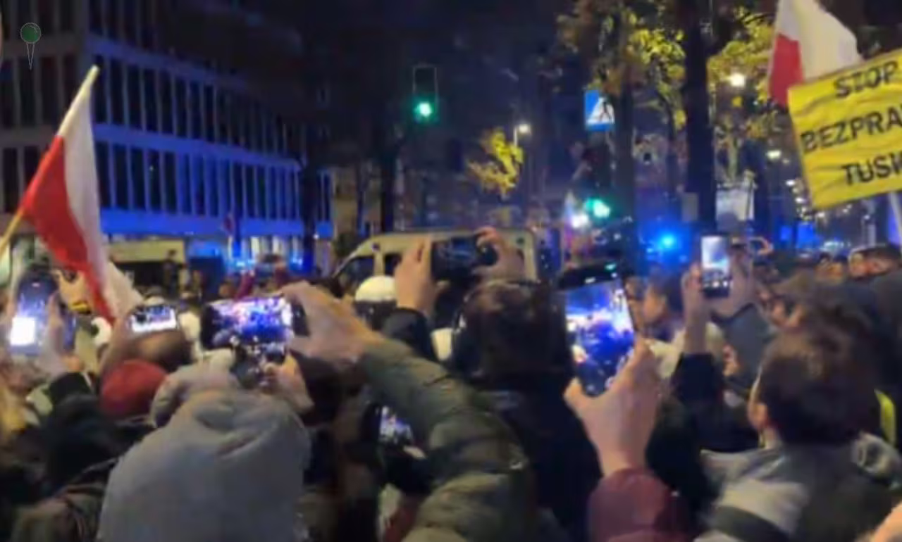 „Sądowy zamach” i „liberalny autorytaryzm”. Zagraniczne reakcje na wydarzenia wokół TK (FOTO: X)