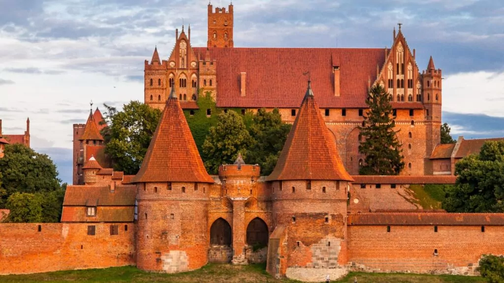 Zabytki w Polsce tematem badania społecznego (FOTO: canva.com)