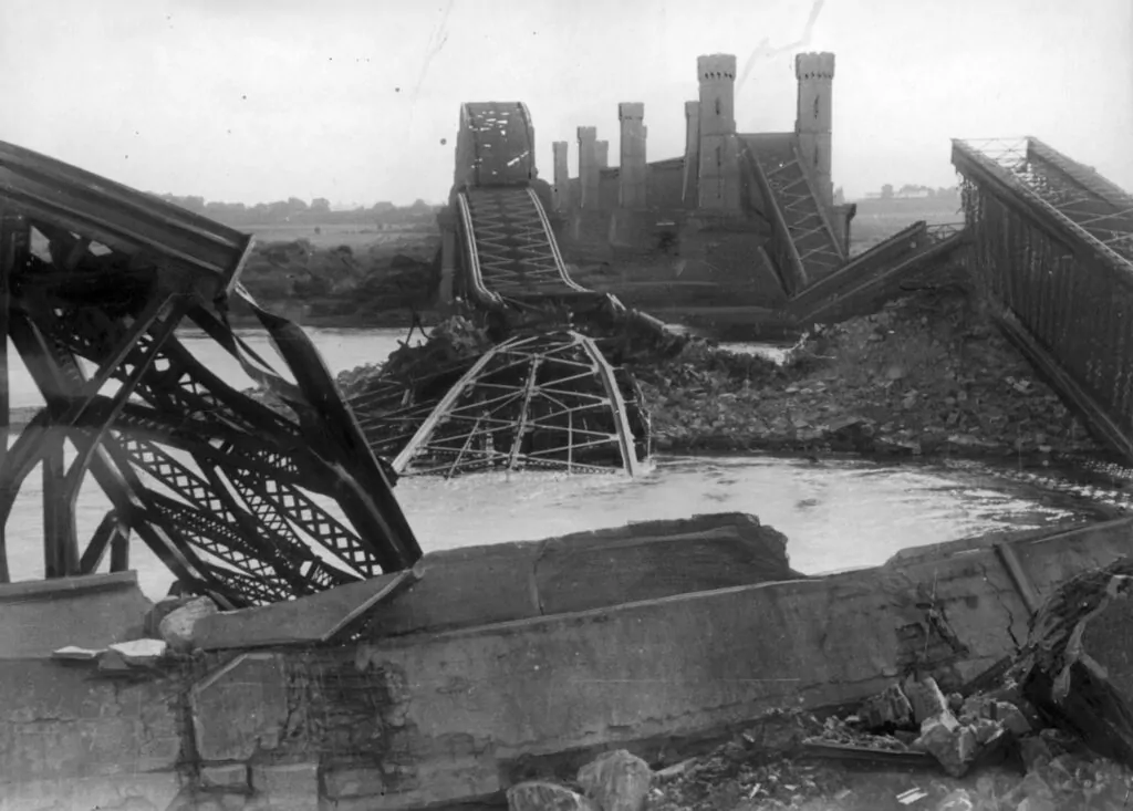 Mosty w Tczewie - wysadzone 1 września 1939 roku. (MAT. NAC)