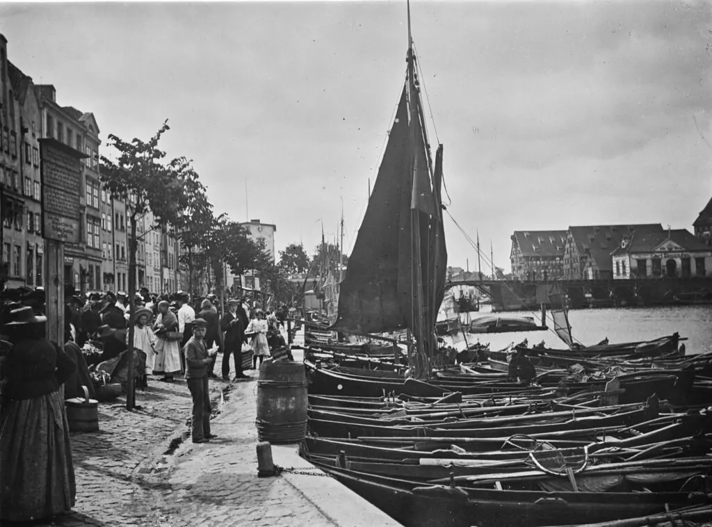 Targ Rybny na rzece Elbląg (FOTO: archiwum prywatne)