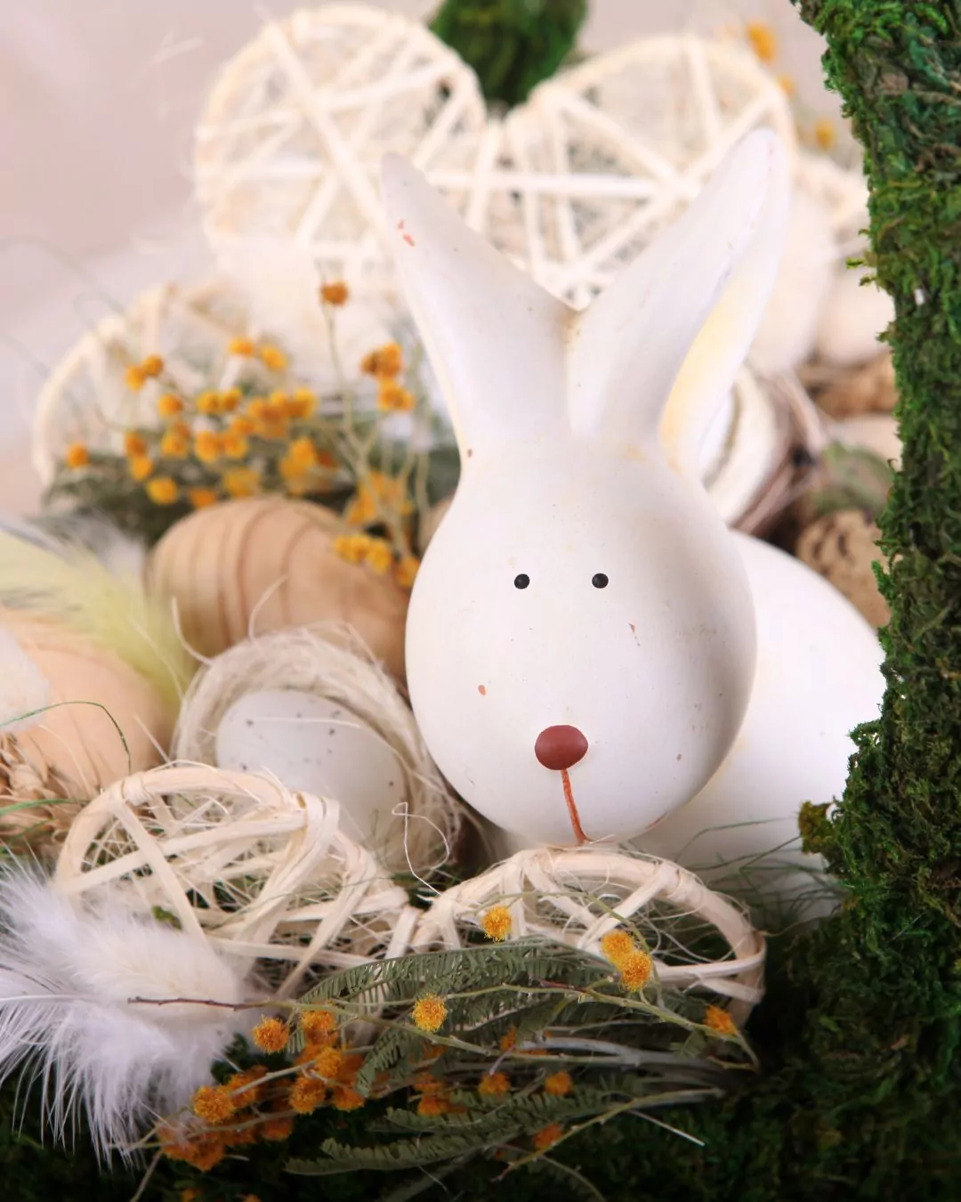 Koszyk wielkanocny. Koszyk ze święconką. (foto: canva.com)