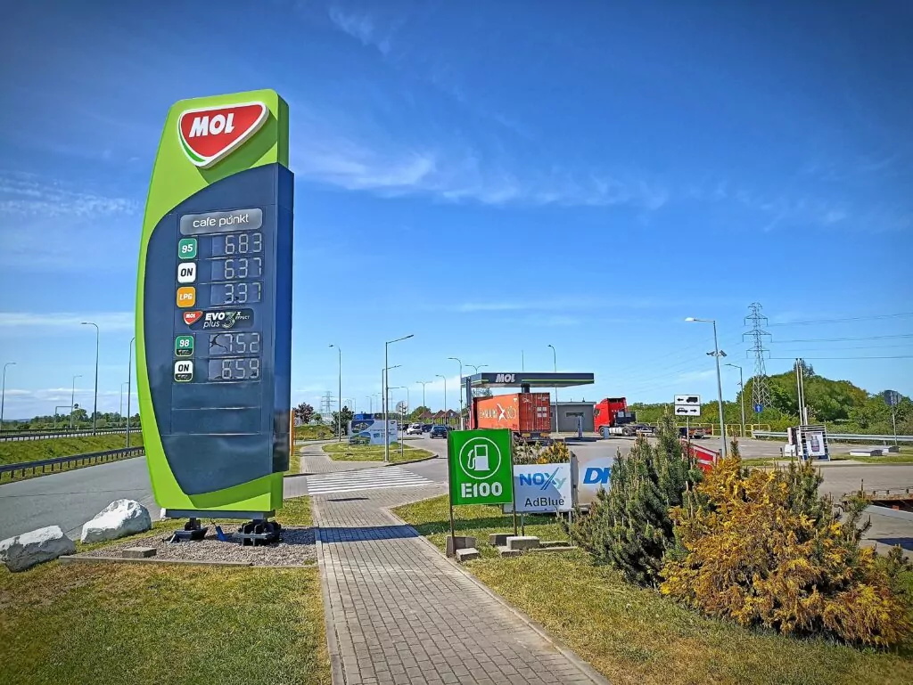 Stacja MOL po zmianach - wcześniej była to stacja Lotos (FOTO:wbijamszpile.pl)