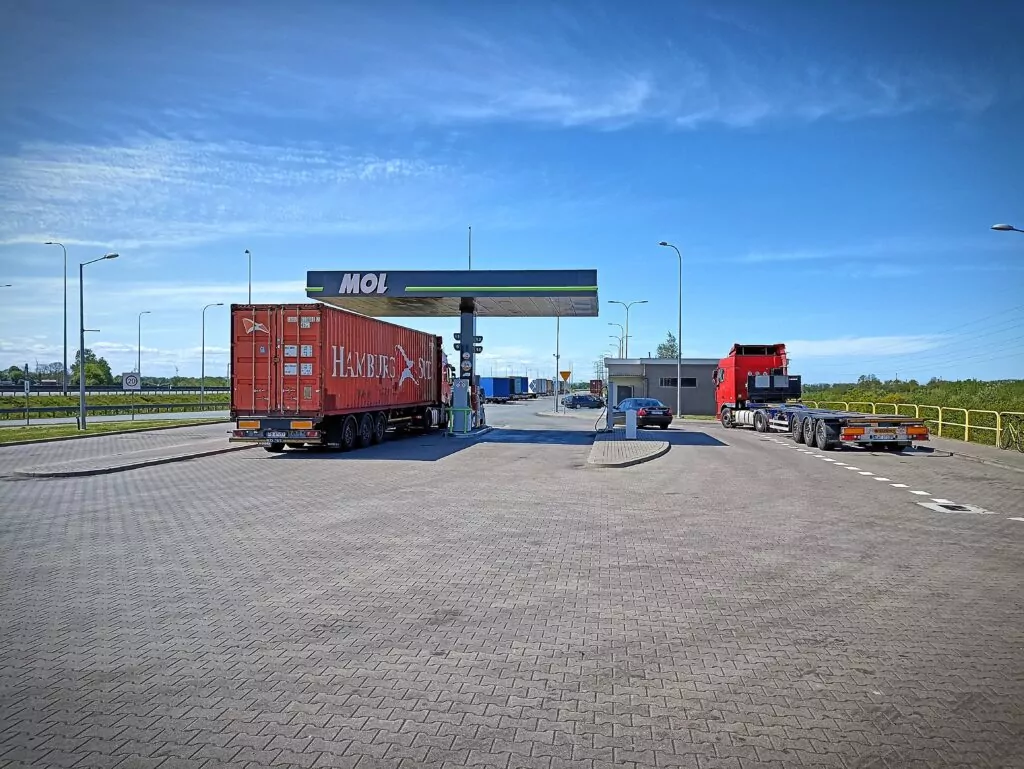 Stacja MOL po zmianach - wcześniej była to stacja Lotos (FOTO: wbijamszpile.pl)