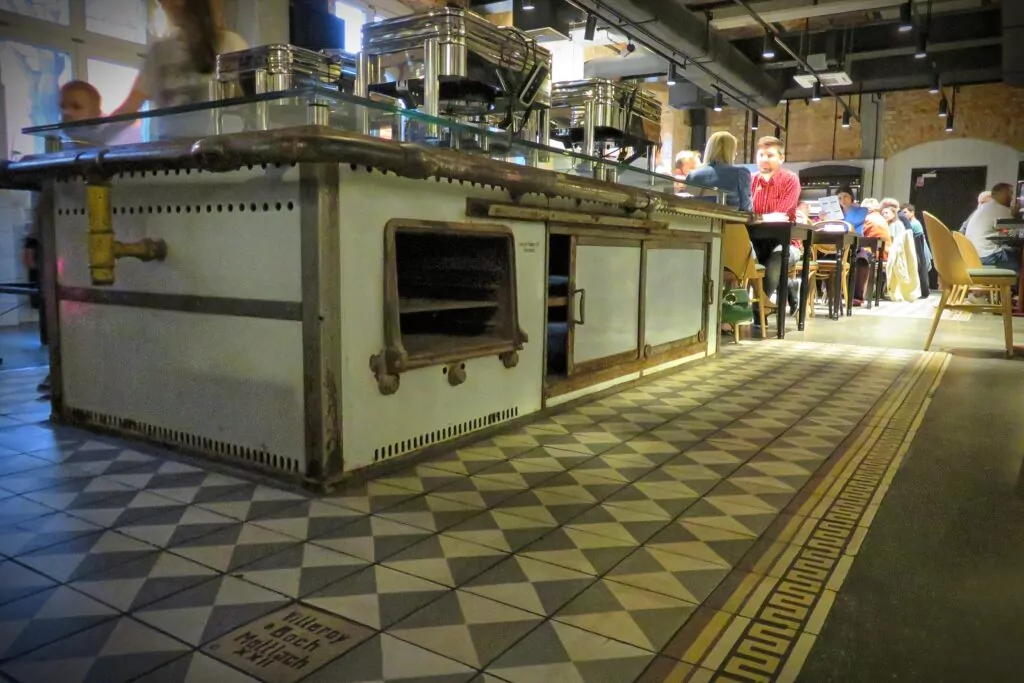 Kuchnia dawnego szpitala przy ul. Kieturakisa 1 w Gdańsku (FOTO: wbijamszpile.pl)