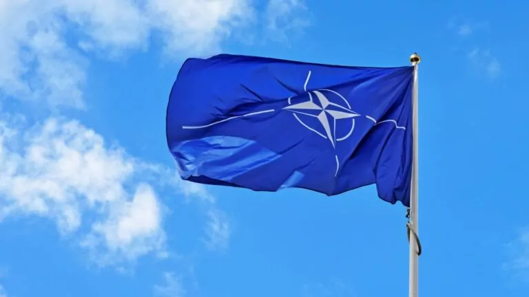 Flaga NATO (FOTO: canva.com)