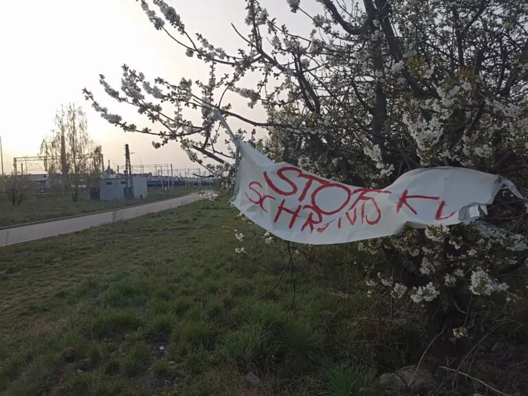 Urzędnicy miasta Gdańska spotkali się z mieszkańcami gdańskiej Przeróbki. Powód? Plan budowy przy ul. Siennickiej w dzielnicy Przeróbka schroniska dla osób pozostających w kryzysie bezdomności (FOTO: wbijamszpile.pl)