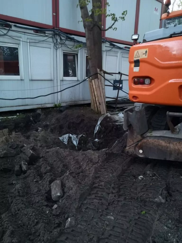 Sąsiedztwo powstającego osiedla (FOTO: czytelnik/wbijamszpile.pl)