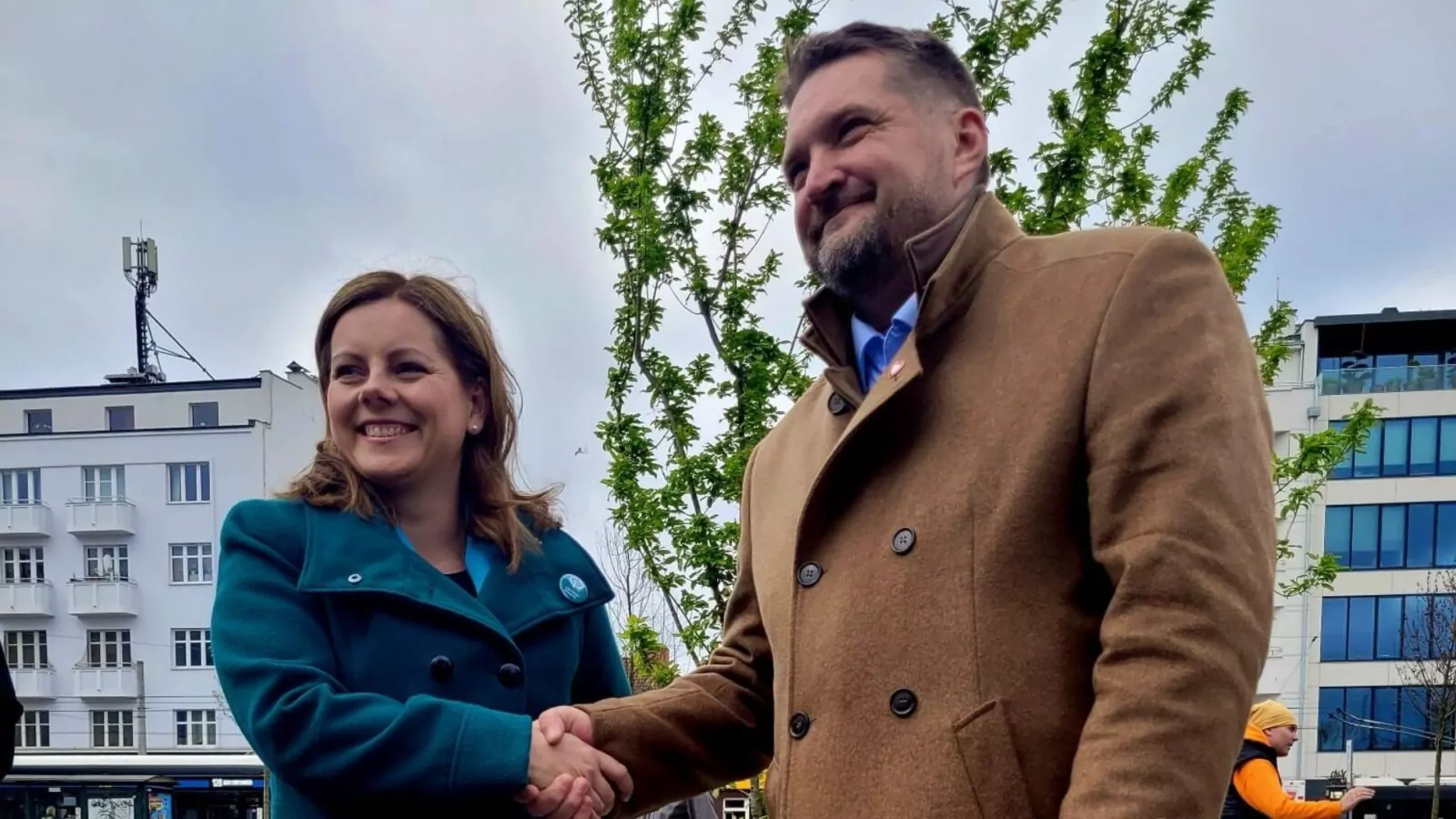 Aleksandra Kosiorek (z lewej) i Tadeusz Szemiot (z prawej) w niedzielę zmierzą się w drugiej turze wyborów na prezydenta Gdyni. (FOTO: Facebook.com/Aleksandra Kosiorek)