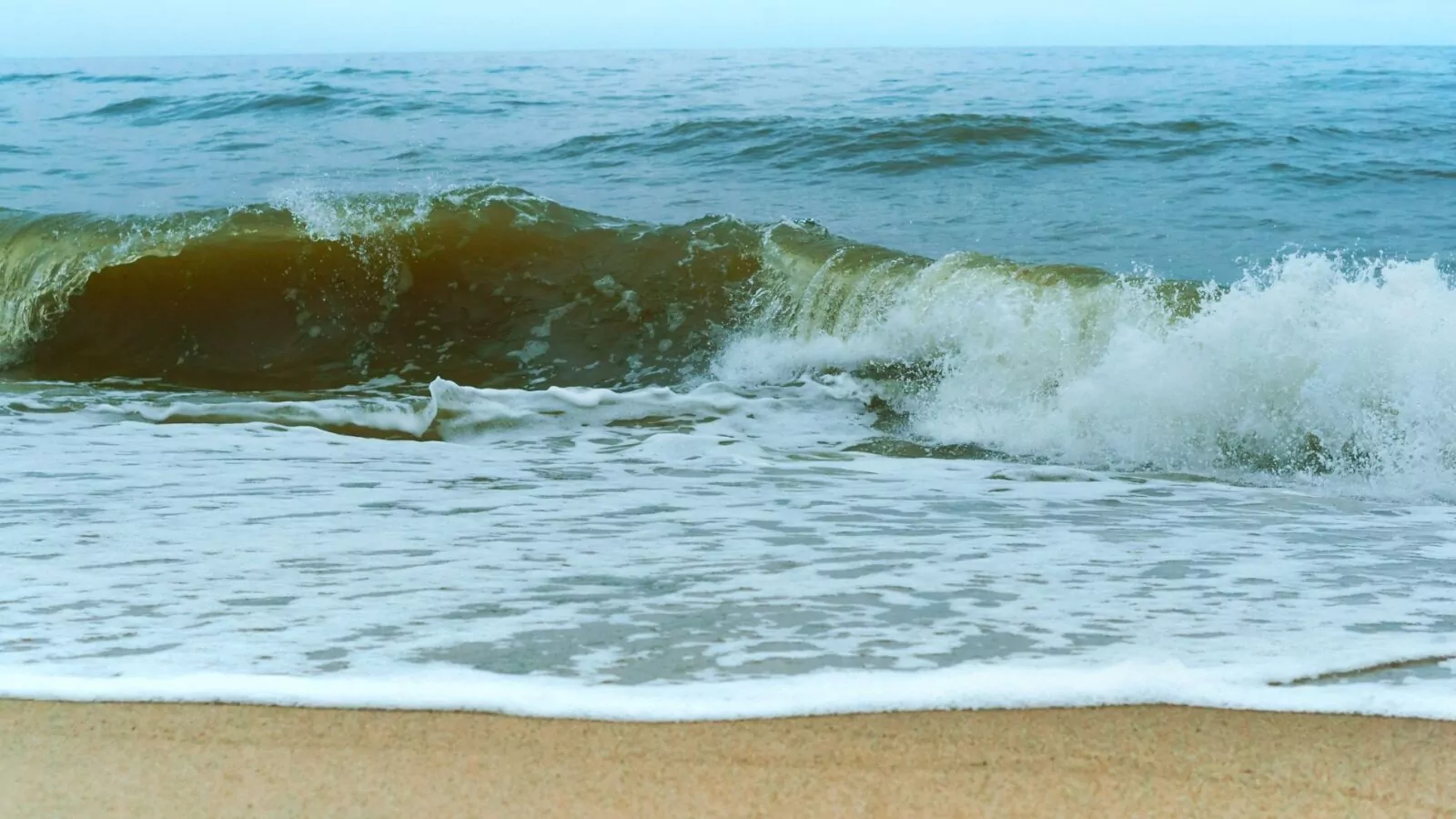 Ostrzeżenie przed sztormem na Bałtyku - 14 kwietnia 2024 (FOTO: canva.com)