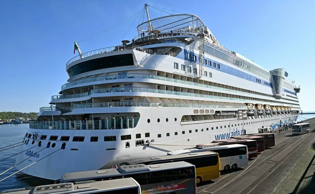 „AIDAdiva” przy nabrzeżu Francuskim w gdyńskim porcie (fot. Magdalena Czernek/gdynia.pl)