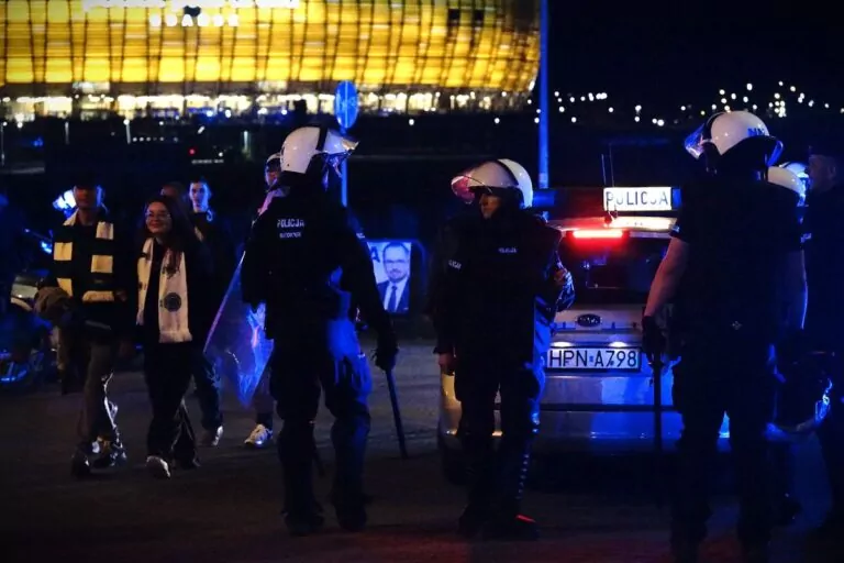 Policjanci pomagali rozładować korki tuz po Derbach Trójmiasta (FOTO: Pomorska policja)