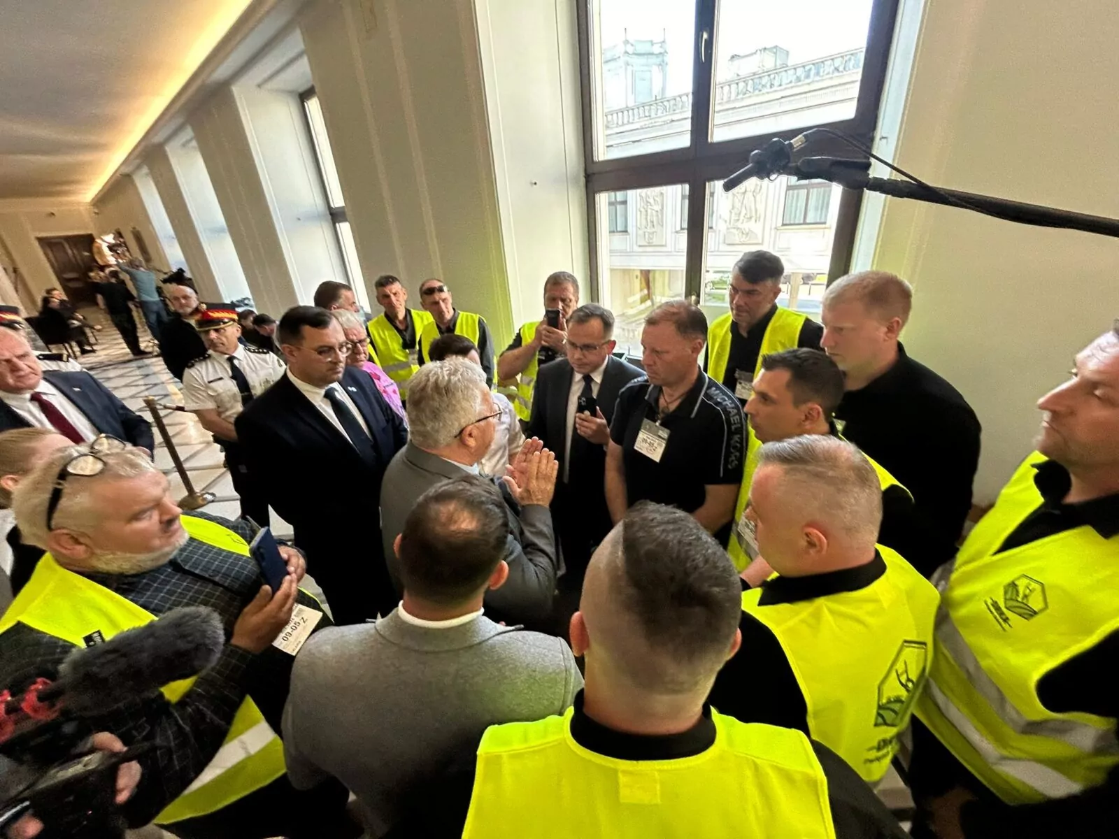 Rolnicy okupują Sejm. Chcą spotkania z premierem (FOTO: MRiR)