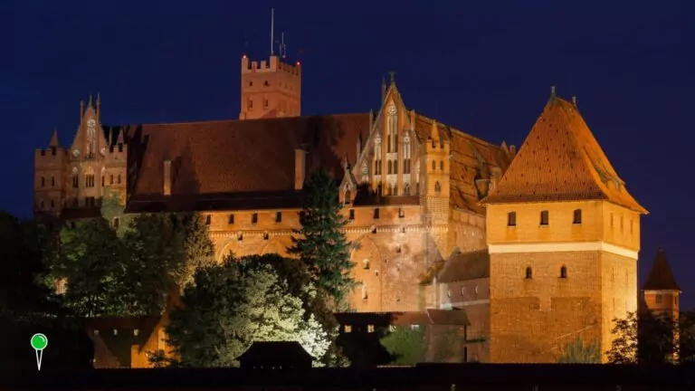 Jak się ubrać na Noc Muzeów 18 maja? (FOTO: canva.com)