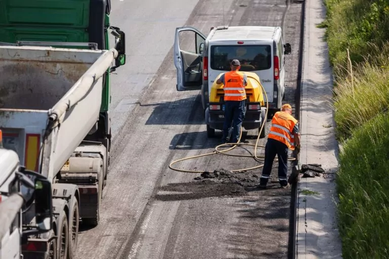 Przebudowa al. Armii Krajowej w Gdańsku. Trwa frezowanie i układanie asfaltu (FOTO: Karol Stańczak/GZDiZ)