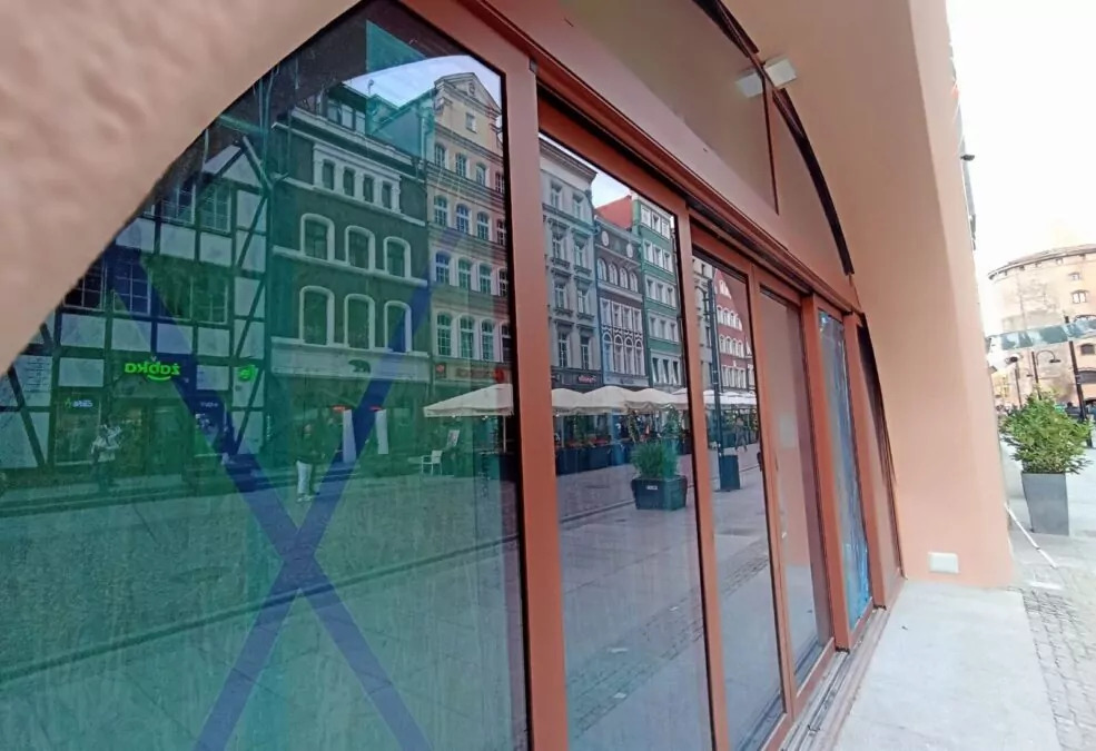 Planowane wejście do trzeciej restauracji Chleb i Wino na Wyspie Spichrzów w Gdańsku (FOTO: wbijamszpile.pl)