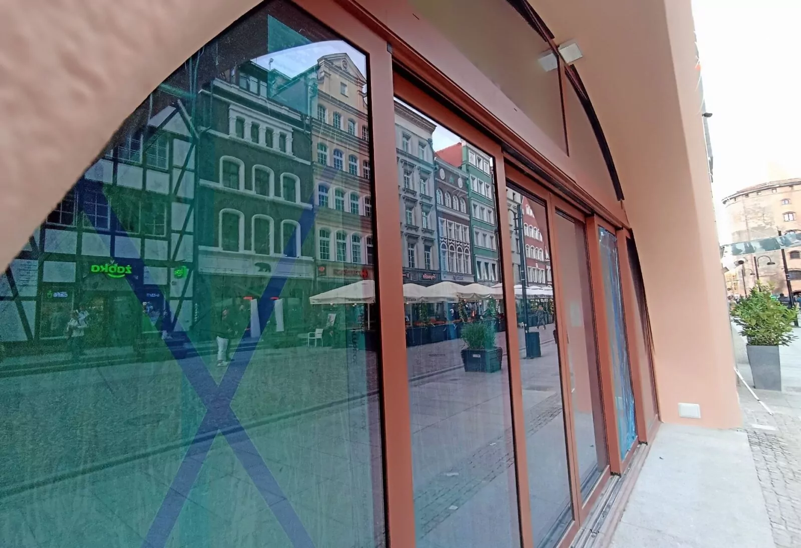 Planowane wejście do trzeciej restauracji Chleb i Wino na Wyspie Spichrzów w Gdańsku (FOTO: wbijamszpile.pl)