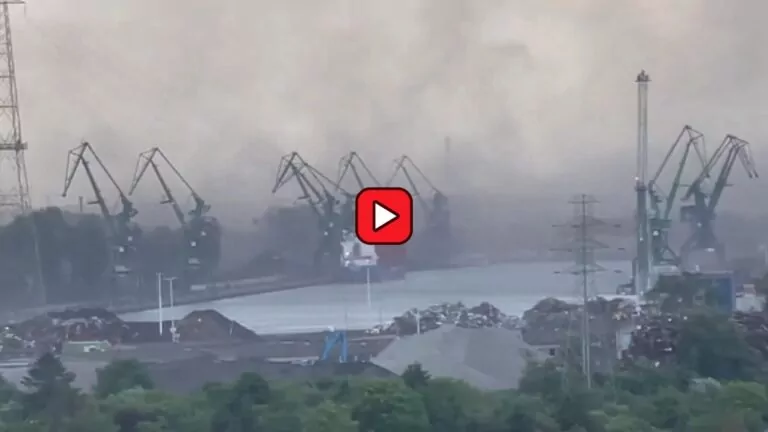 Gwałtowny deszcz nad gdańskim portem uniósł pył węglowy [NAGRANIE] (FOTO: Łukasz Hamadyk/Facebook.com)
