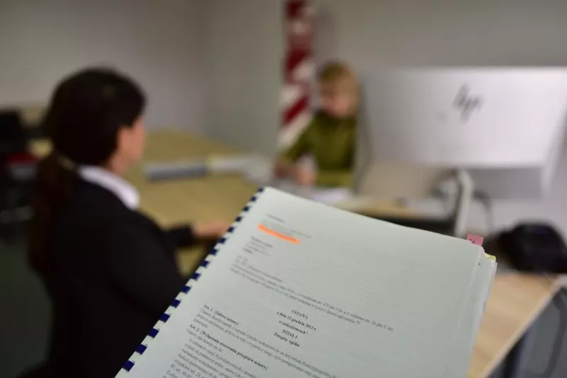 84 cudzoziemców sprzątało nielegalnie apartamenty w Gdańsku (FOTO: canva.com)