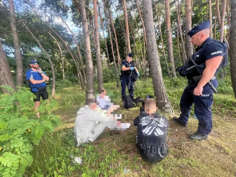17-latek odpalił marihuanę na plaży. Obok wypoczywali policjanci (FOTO: KPP Nowy Dwór Gdański)