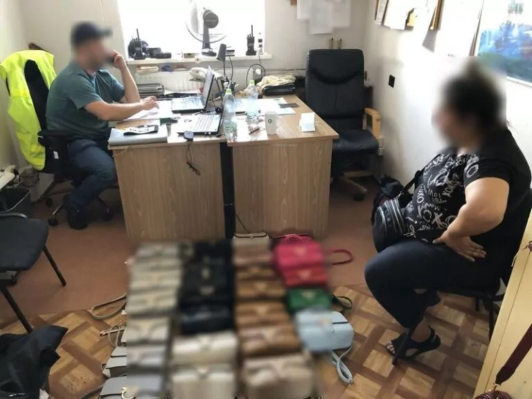 37-letnia Bułgarka sprzedawała w Malborku podrobione torebki (FOTO: KPP Malbork)