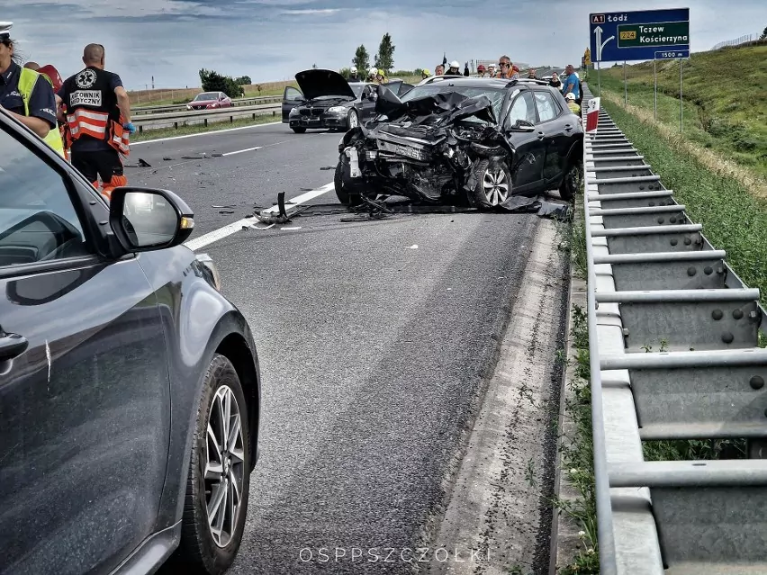 Wypadek na autostradzie A1. Trzy osoby ranne, w tym dziecko (FOTO: OSP Pszczółki)