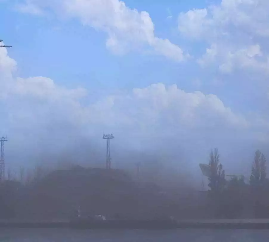 Pył Węglowy nad dzielnicami przy porcie w Gdańsku (zdjęcia nadesłała Anna Kosińska-Motyl)