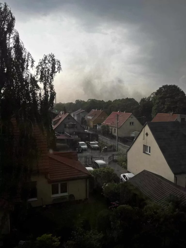 Pył Węglowy nad dzielnicami przy porcie w Gdańsku (zdjęcia nadesłała Anna Kosińska-Motyl)