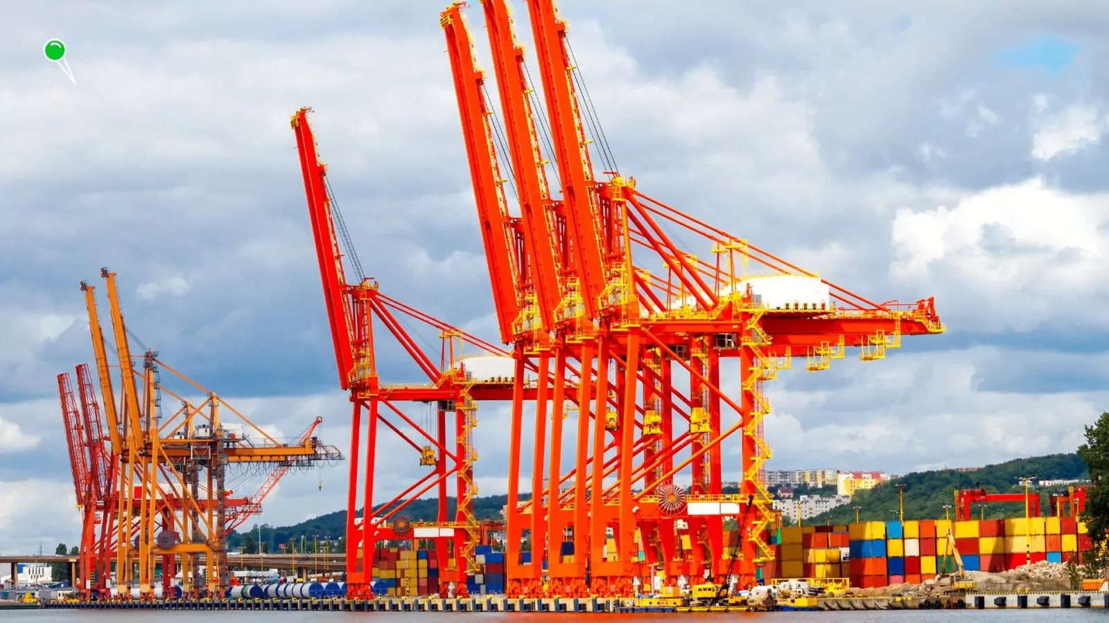 Port Gdynia - ruch statków (FOTO: canva.com)